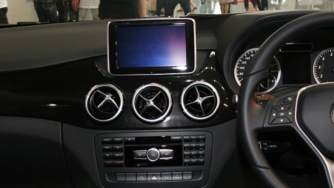 Mercedes COMAND APS NTG4.5 head unit (W246 B-Class pre-facelift)
