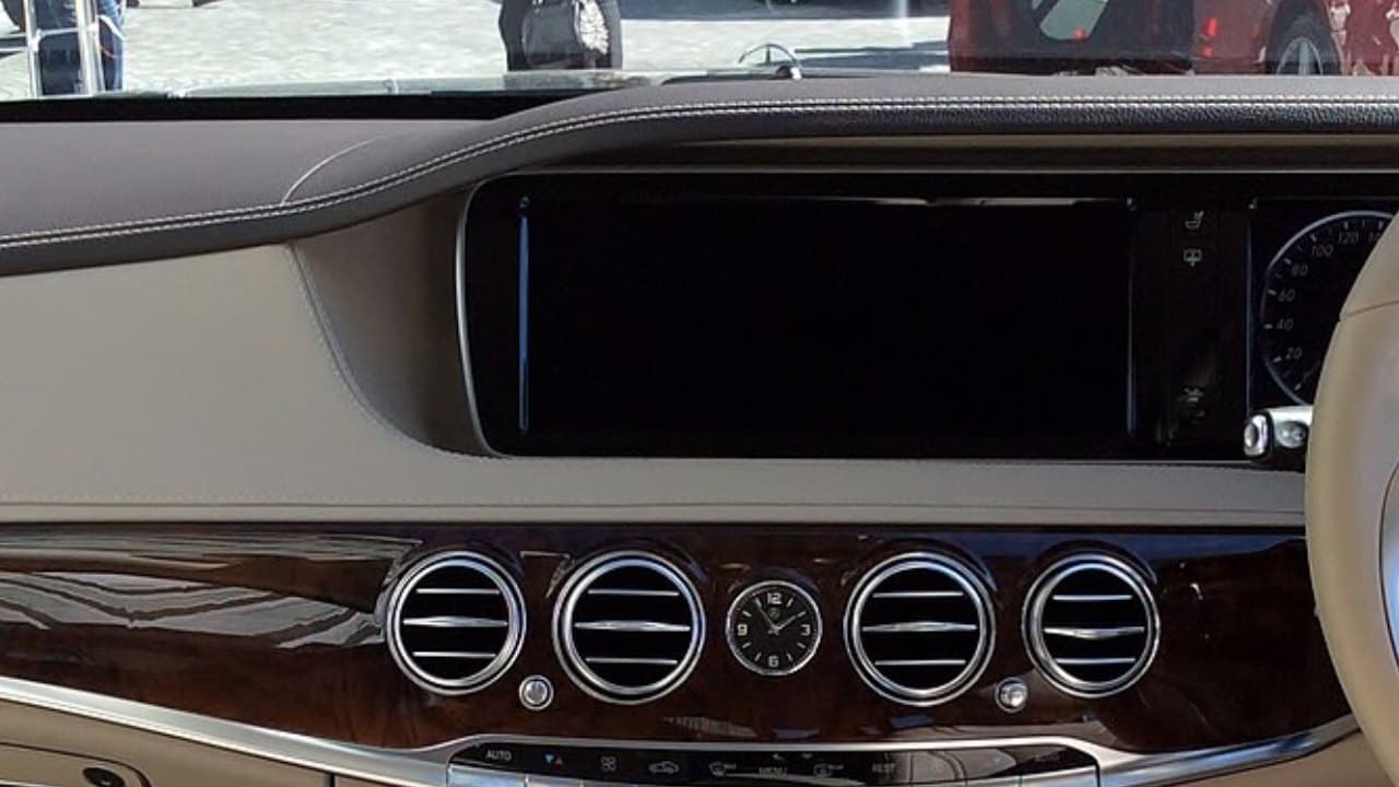 Aston Martin COMAND head unit (Mercedes NTG5*2 equivalent)